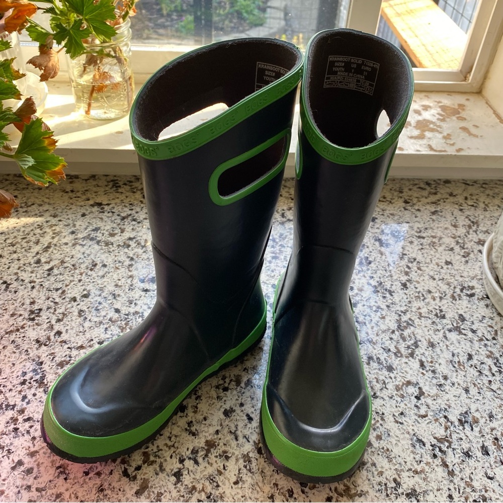BOGS Kids Rain Boots Solid Navy Green Trim Like New Size 13